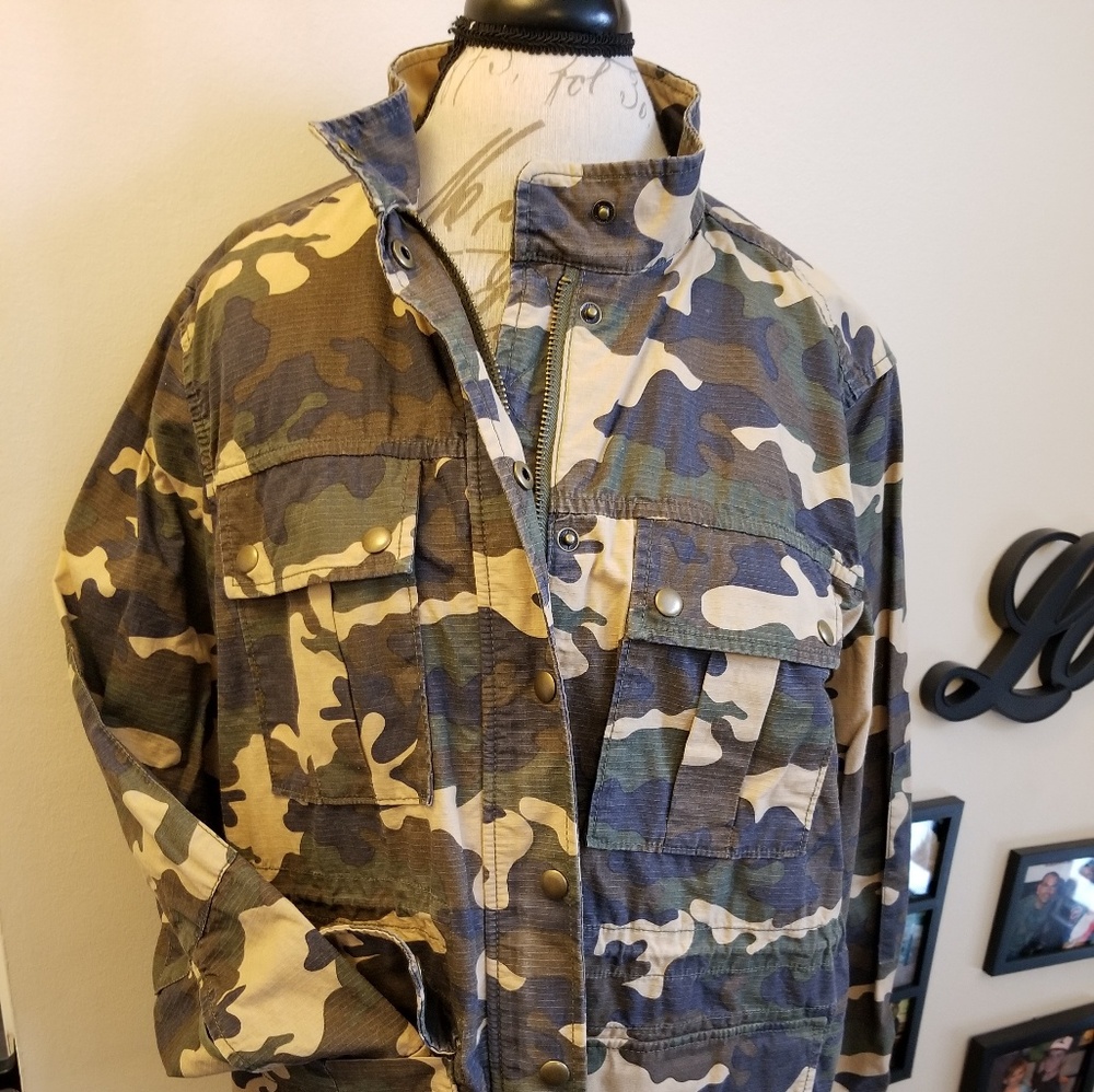 Gap Women's Camo Jacket